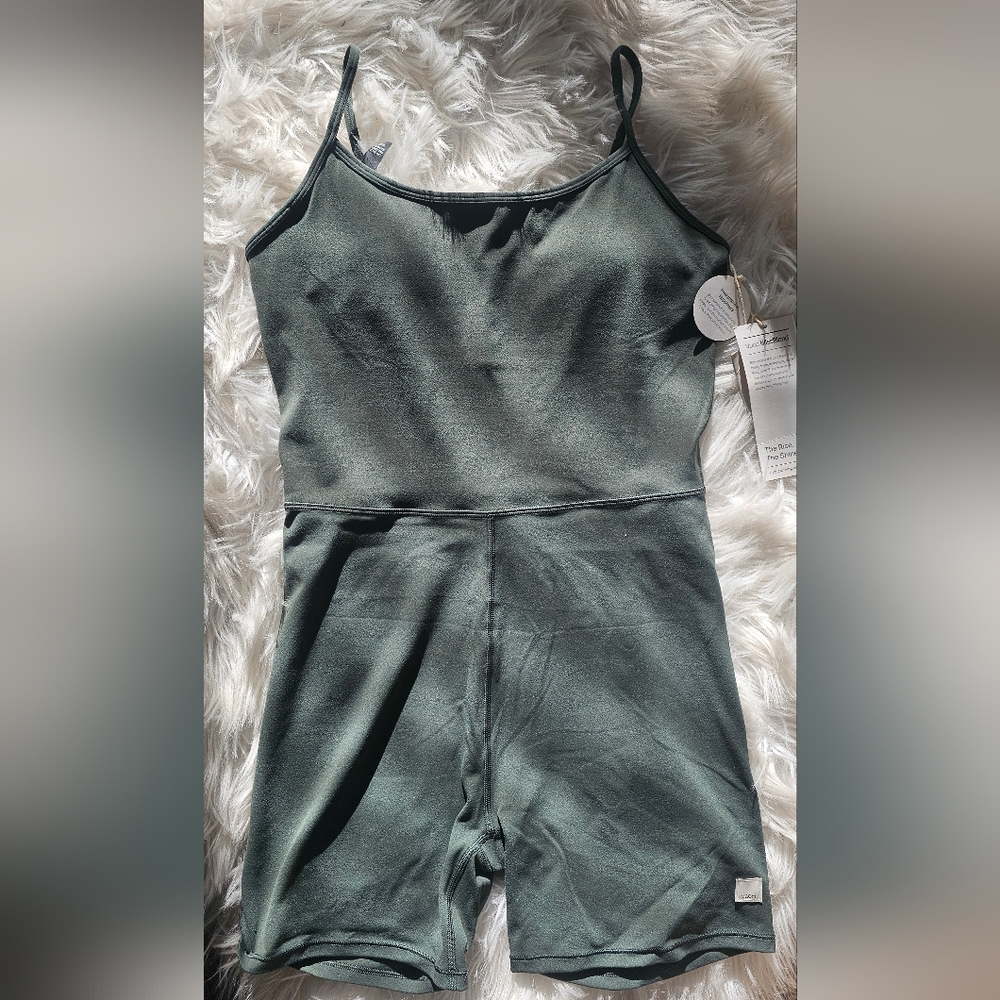 Nwt vuori onsie size med